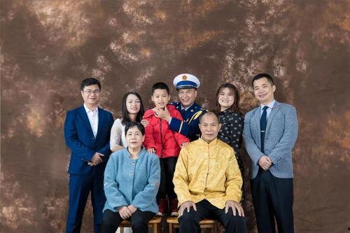 火国爆料全家福视频,家族成员齐聚一堂,温馨瞬间感动网友 第1张 火国爆料全家福视频,家族成员齐聚一堂,温馨瞬间感动网友 第1张